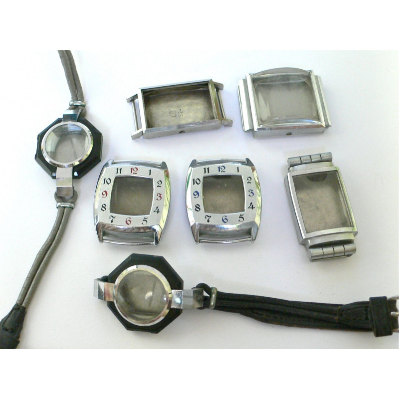 Lot de boitiers de montres anciennes des années 40 neuves Lot de boitiers de montres anciennes des années 40 neuves