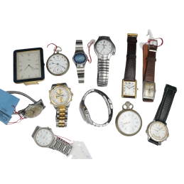 Lot de montres à réviser ou...
